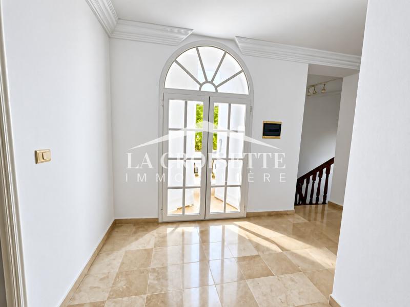 Villa S+4 avec piscine à La Soukra